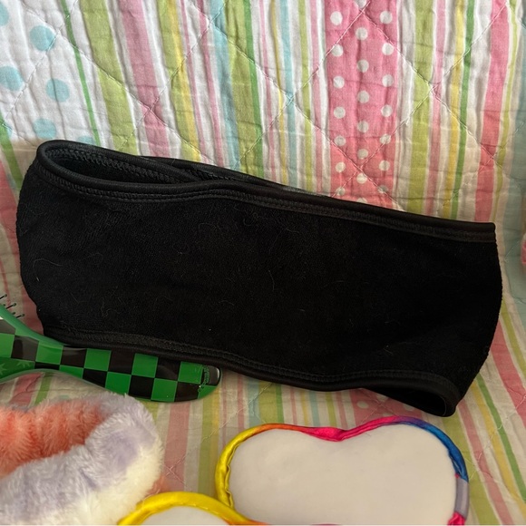 Harry Potter Slytherin Wet Brush, Beauty Headband x2 & Quo Heart Shaped Pads x3 - Picture 6 of 7